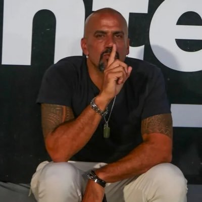 caramellocumpa's profile picture. “Hoy casi todo está hecho en China, excepto el coraje: eso se fabrica en Palestina.”   Anthony Bourdain