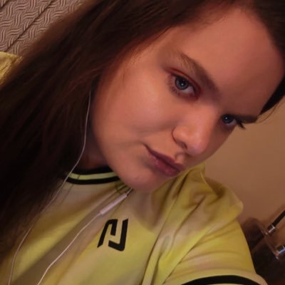 hiimcharlotte_'s profile picture. obsessed with hockey & f1 • wildcats,golden knights & pens • fangirl at heart.