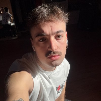 c4ries's profile picture. aquí vive una discoteca