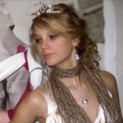 bTIWYC_4's profile picture. "Did you like question ten, Moony?" asked Sirius as they emerged into the entrance hall. "Loved it," said Lupin briskly.