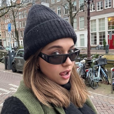 belennn_j's profile picture. 