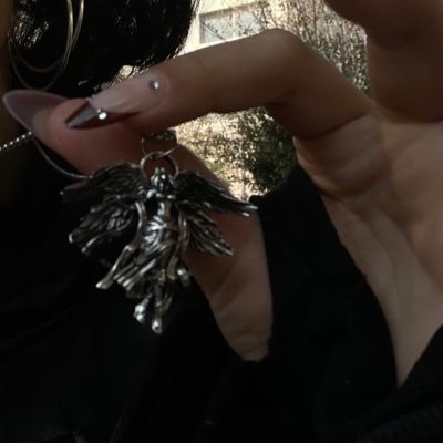 Catsoutside__'s profile picture. it’s like I’ve never had wings