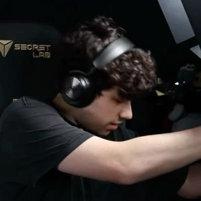 chokitopastel0's profile picture. I'm non-binary, but you can use any pronouns with me.  😋
I LOVEEEEE DREAMMMMMMM TEAMMMMM  ★
💙💚🧡