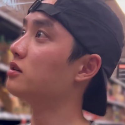 ksoobombiii's profile picture. only romantic days ahead for Doh Kyungsoo and Kim Seonho pls. subeom💛💙sikhye, always💗💙miji hosu ◡̈ prev @ksoobombi 🐧🐻🐧🍒