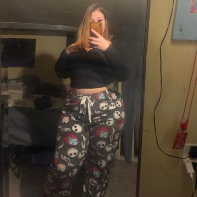 pebblessx0's profile picture. it’s pebbless with 2️⃣ s’✨