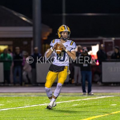 JakeMiller_10's profile picture. LCHS 26’ | 6’2, 175 | QB | Football | Basketball | 4.1 GPA |