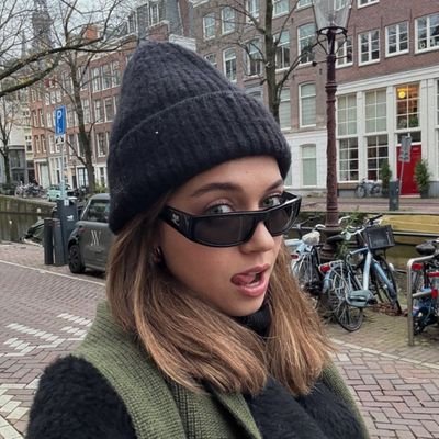 paralelkurbani's profile picture. ghostlamak serbest