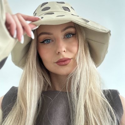 efbfk93881475's profile picture. Where flowers bloom, thoughts settle🌱