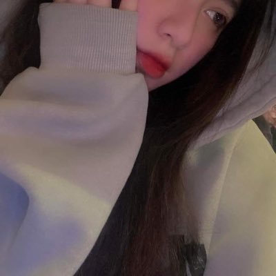 MoonPhm9118's profile picture. 