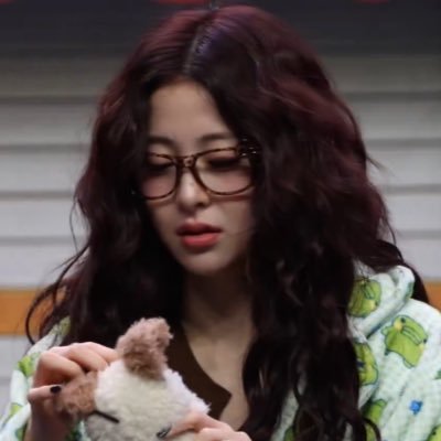 queerdomrv's profile picture. best idol group alive red velvet and kpop performance royalty itzyfim