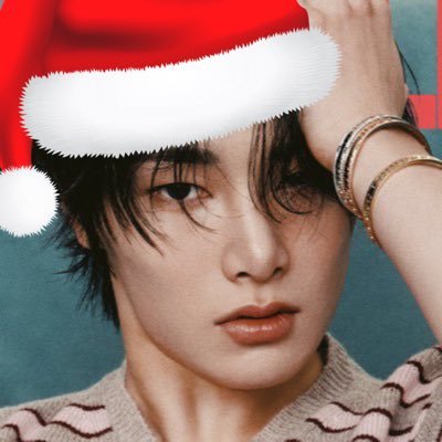 hugmeinnie's profile picture. head mermaid skz truther || fan account