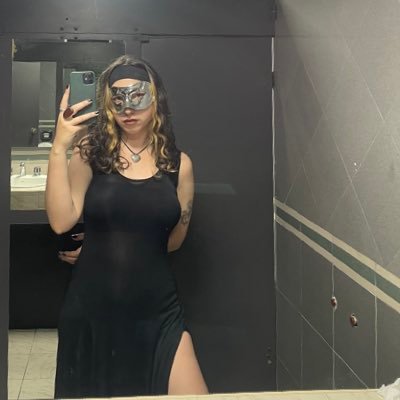 zzzoekramer's profile picture. vieja pituca