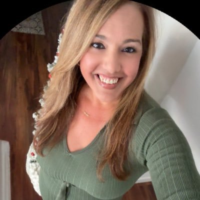 mireily519's profile picture. Family first❣️SPED 29th year veteran teacher 🍎 love to travel ✈️ dance 💃🏻 music 🎶 beach life🧜🏼‍♀️.  NO DM | $Charliem1489