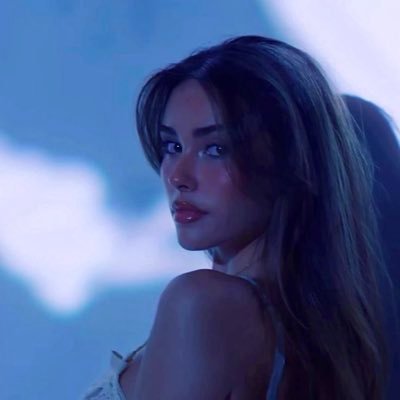 maduonlinee's profile picture. 23 | translator | I follow back fast! :)