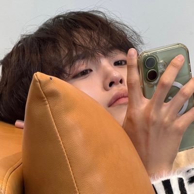 jywnji's profile picture. and rest assured 'cause dreams don't turn to dust