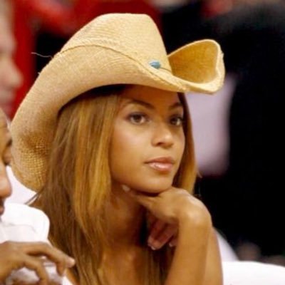 97VHOPE's profile picture. this is a bts and beyoncé household.