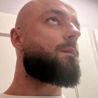 VinTiede's profile picture. Cela me fera plaisir de te voir saigner du nez / https://t.co/gU0AIdJn47