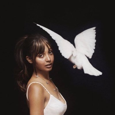 idsmilez's profile picture. im in the crowd can u see my hand 👀