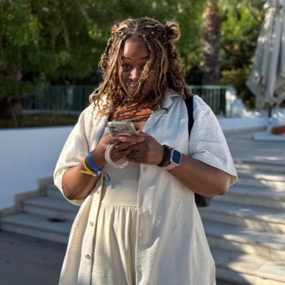 AnitaNkadi's profile picture. 25 | senior creative babe | graphic designer, illustrator & motion designer