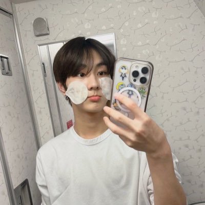 leftjungwon's profile picture. 
