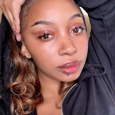 QueOrSomething's profile picture. IG: https://t.co/mU8k8qZegE