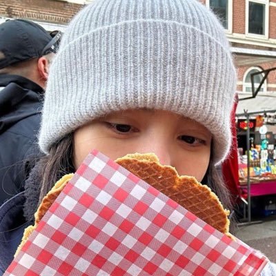 selalalisas's profile picture. live laugh love lisa