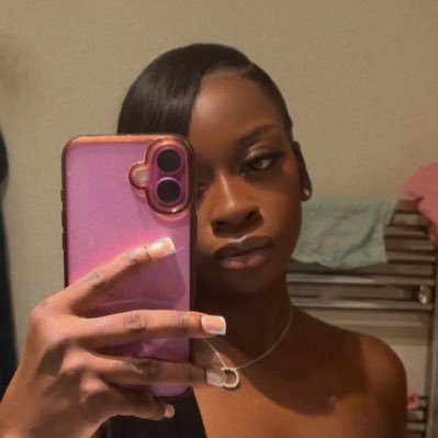 livlxys's profile picture. 26.