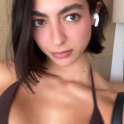 mafelomba's profile picture. estudante de medicina e futura pediatra, fake maromba, neurodivergente e fã de tame impala