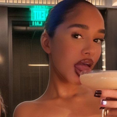 vvicvillarroel's profile picture. una en un millón.