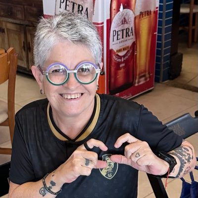 Cristin56420014's profile picture. ♓ Pisciana com ascendente em “dou amor, mas dou soco” 🌈 Espírita na paz (quase sempre) 🐾 Gata entre gatos ⚽ Sofro por Vasco e por crush boxe e muay thai🥊