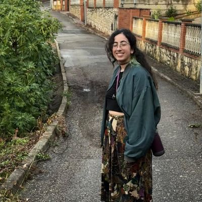 zephyro7h_'s profile picture. 27, Leo (pero no demasiado), B🌈, she/her 🍃
estudio mates y me quejo mucho 🍃 
mi única personalidad es escuchar música triste y comprar cosas de segunda mano