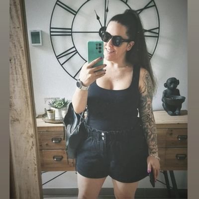 N_4_Nieves's profile picture. 🎂 35 • ♓ Piscis • ✋ Zurda • ☕ Café • ❄️ TeamFrío • ✈️ Viajes • 🎬 Pelis • 📺 Series • 🍕 JunkFood