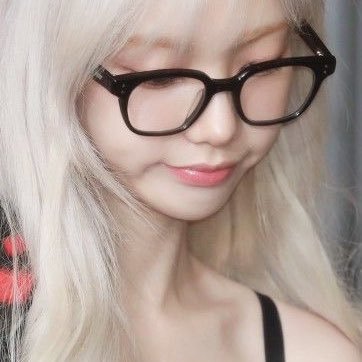 Yukamrina's profile picture. Woman of the year, @aecpa’s (2000)