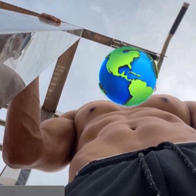 mavicumartesi's profile picture. gezegenin adamı olun farzen mecazen (kendi halinde barman)