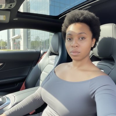 Guluvakazi_sa's profile picture. God’s favourite .Big God small girl umaCebisa owa cebisa isizwe zamadoda Inkunzi ayihlehli kuhlehla amadoda a Beamer babe ❤️