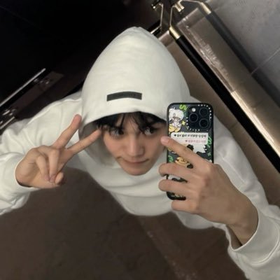 swaggyjeeng's profile picture. #패밀리즈 ♡🐰 — #귭맄🦮.*⋆🐈‍⬛ : #김건우 𓂃܀𓇬 #전이정 ꒰ #한지훈  ꒱ ♡ ( #건호 #성현 ) ♡🪽