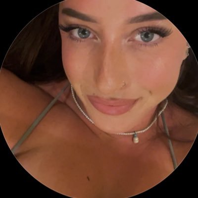 valourde's profile picture. 