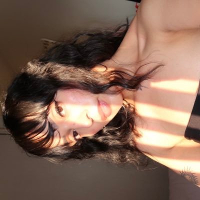 glorianazabb's profile picture. el alma olía a rosas frescas; el alma era nido de mariposas