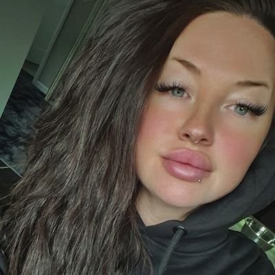 SpoiledbrattIvy's profile picture. Priced above your confidence! 🐺