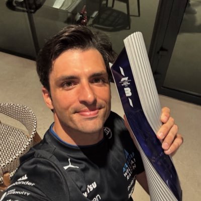 knuspermais's profile picture. dont care didnt ask plus ur not carlos sainz