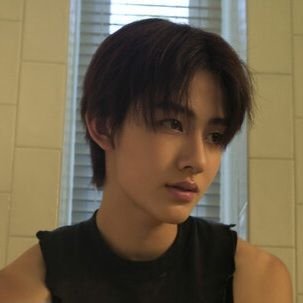 hyeonieverse's profile picture. 