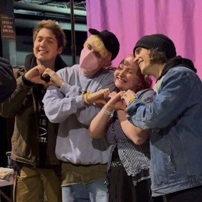 C0SMICDUSTS's profile picture. i wish my brain could sneak away ˚ ✩ ꩜