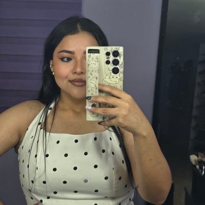 JohaAlcivar_'s profile picture. Socia BSC. RM-MU-ACM-CARP: colecciono decepciones deportivas. Economista & maquilladora iconic. Fangirl profesional, cat lover y generadora de caos emocional.