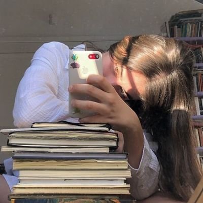 annyswy's profile picture. às vezes (sempre) eu tenho surtos literários | Swiftie, Blink & Lauver 🌷