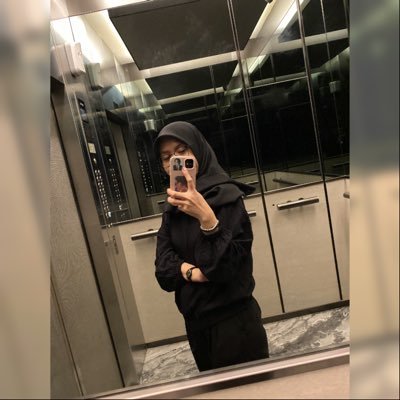 hollowpeony's profile picture. 𓂃 whispering through the cracks