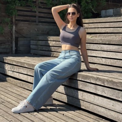 isil20isil's profile picture. 