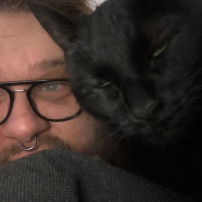 samuli47's profile picture. Proud hoarder of books and movies. 🏳️‍🌈