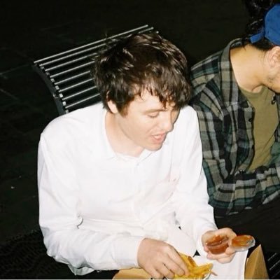 diversestripes's profile picture. comedy | birds | liverpool fc