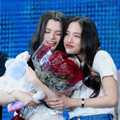 PFandBB's profile picture. Fan account for #FreenBecky 🤍👭 | Toxic stans ❌ | 🎬 #GAPtheseries #TheLoyalPin #CraniumGL #4elements | TikTok: jensfg_ | IG: p_jen_pfandbb