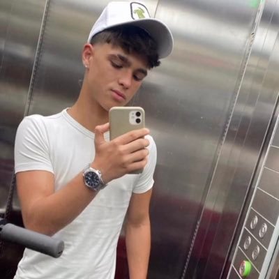 Luca9631Lucas's profile picture. Foot & Basket addict Rap US, playlists non-stop Soirées
